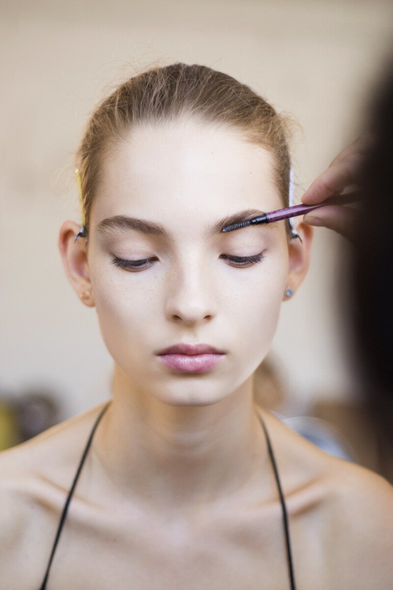 Основные ошибки в макияже бровей и коррекции, которых стоит избегать фото 12570