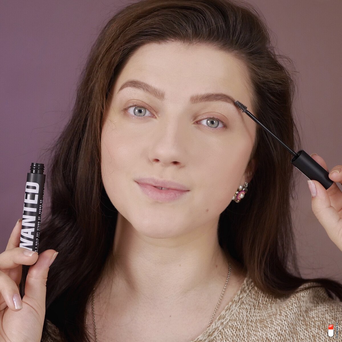 прокрасьте брови гелем