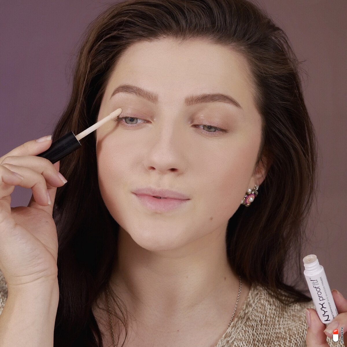 нанесите базу под тени