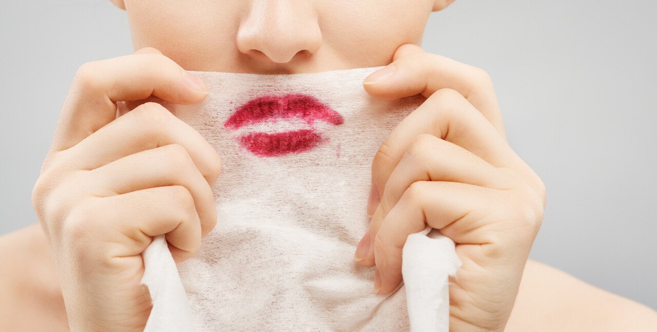 как стереть помаду