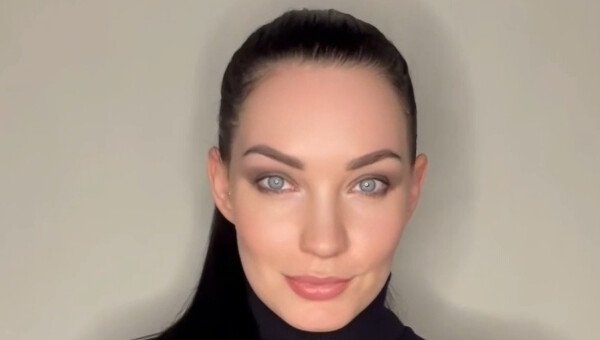 Лиза Ерохина с коричневыми тенями