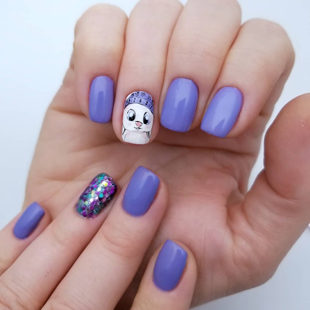 сиреневый маникюр с зайцем