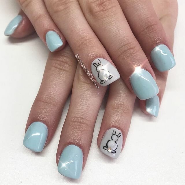голубой зимний маникюр