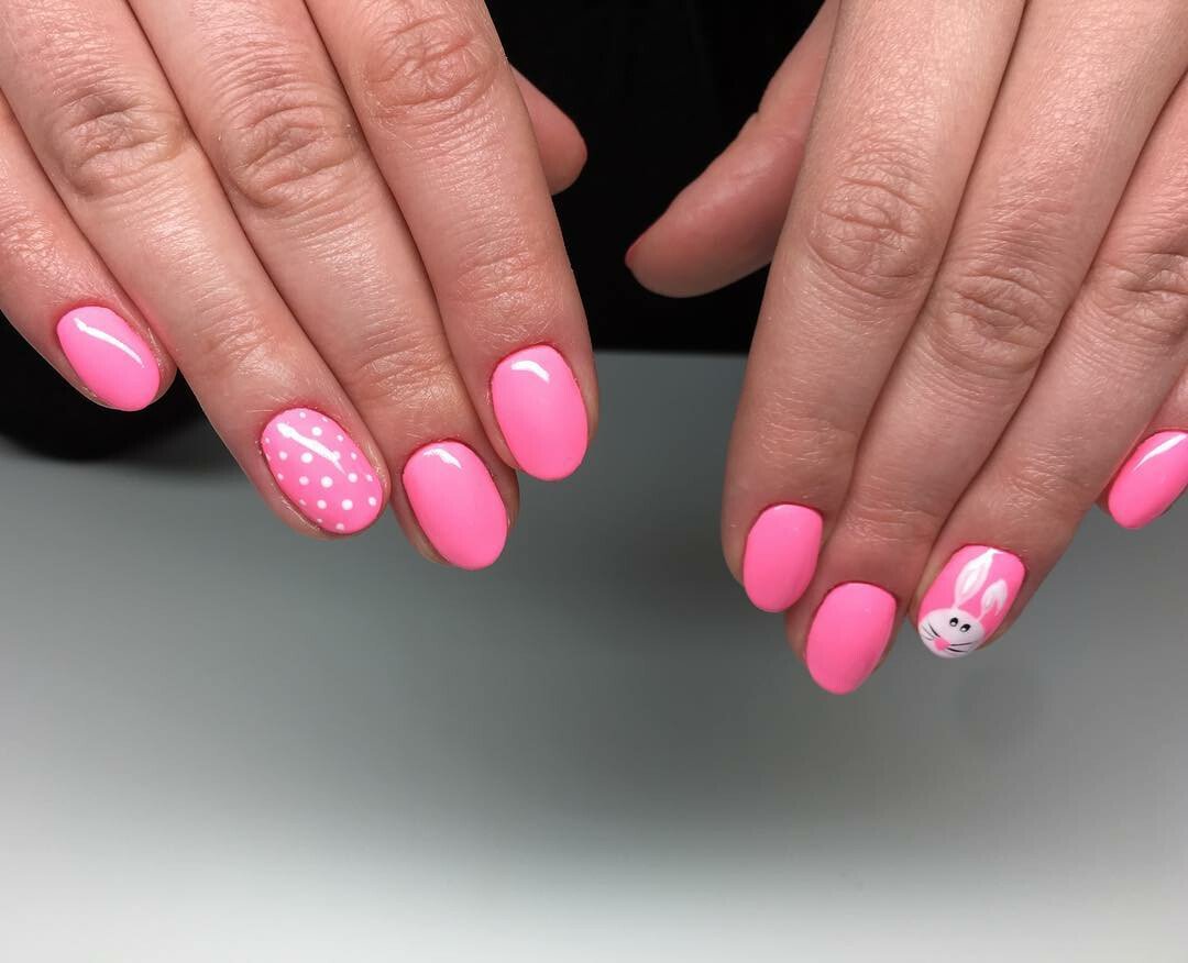 маникюр с зайцем розовый