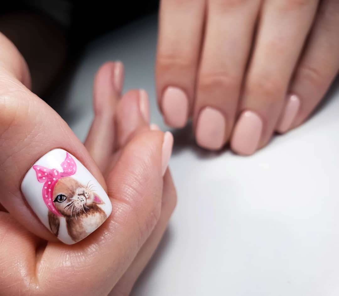 рисунок зайца на ногтях