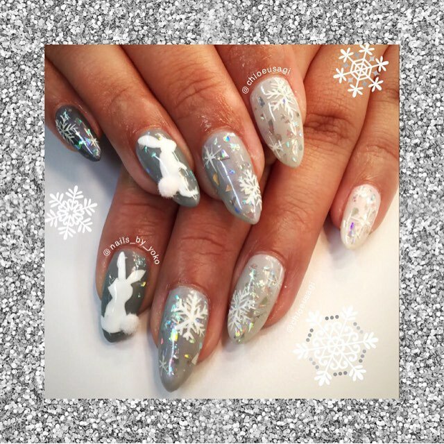 снежинки и кролик маникюр