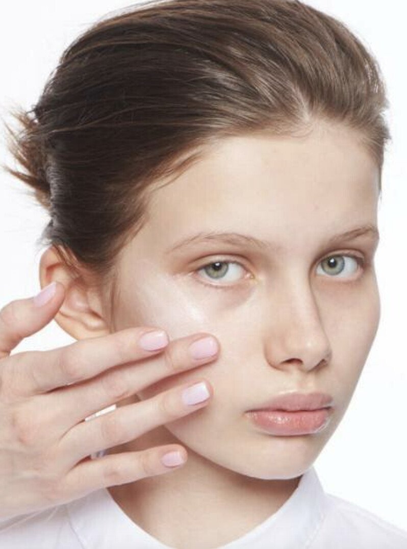 нанесение основы под макияж