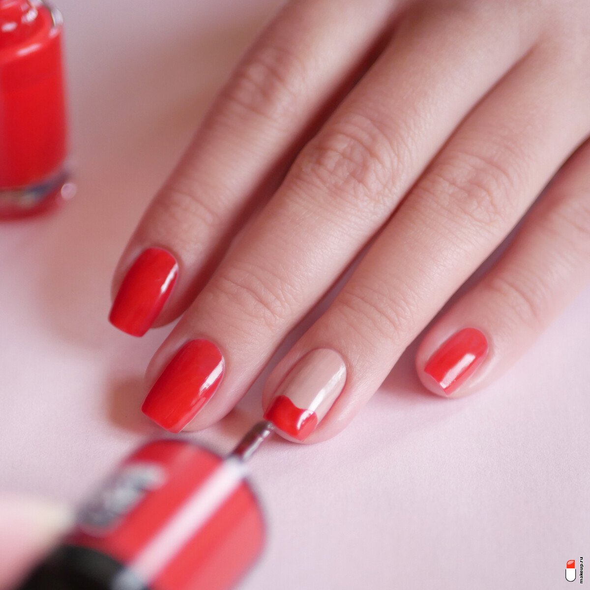маникюр с красным лаком