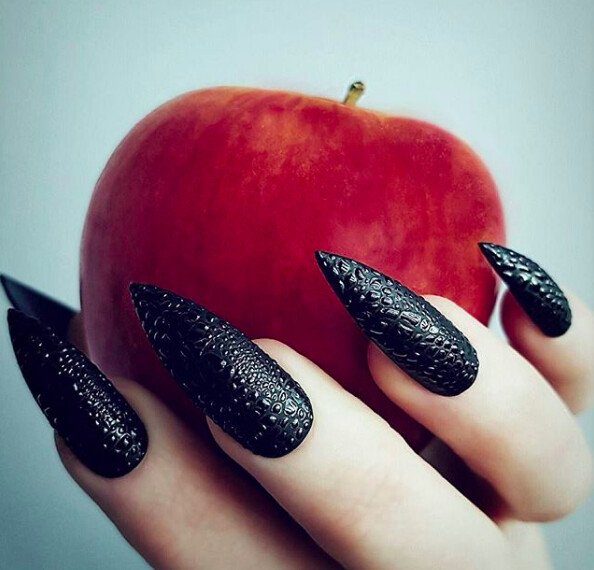 маникюр на хэллоуин 2020 змеиный
