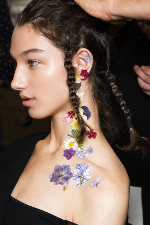 Цветочный букет: необычная идея макияжа для новогоднего карнавала фото 10031