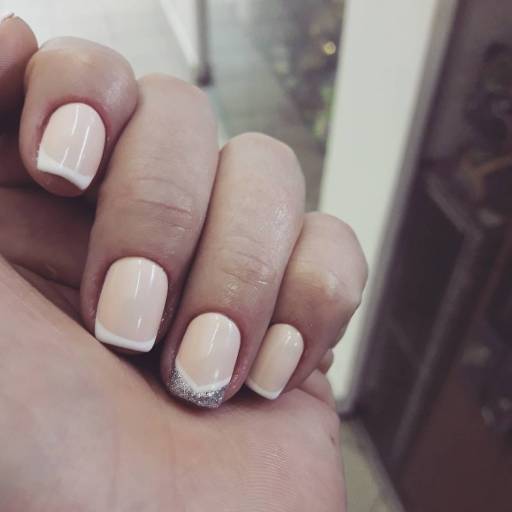 Французский маникюр на Новый год: 5 необычных вариантов фото 10053