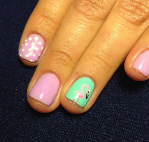 маникюр с точками