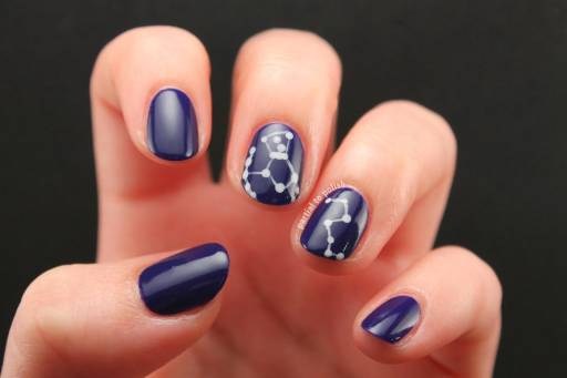 маникюр в точку