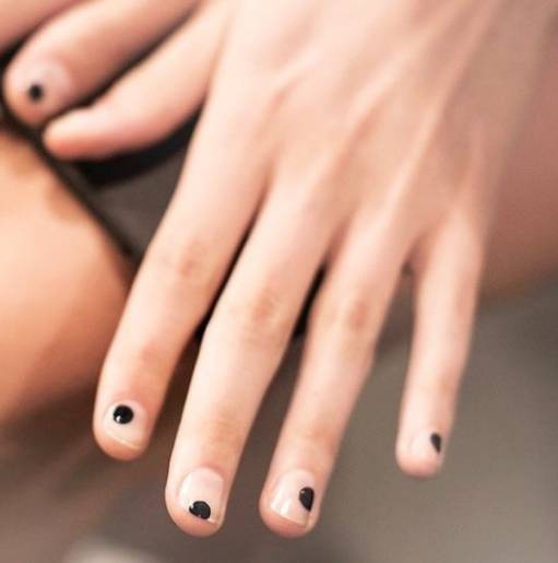 маникюр в точку