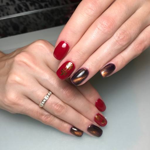 красный маникюр
