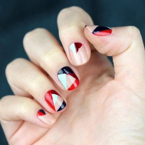 маникюр с геометрическими фигурами