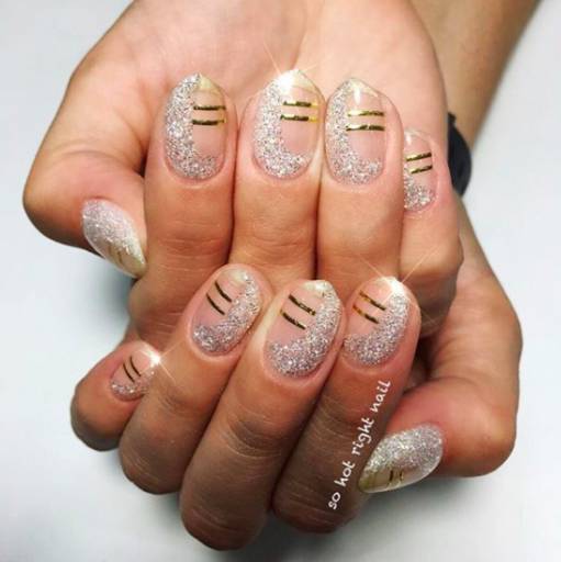 маникюр с полосакми