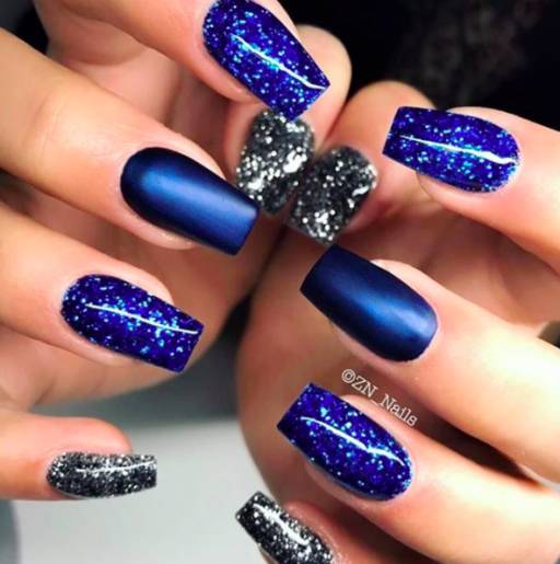 синие ногти