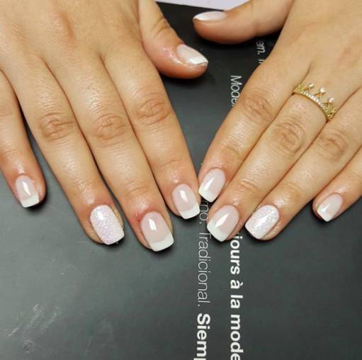 короткие белые ногти