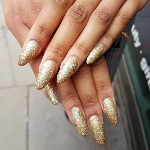 длинные золотые ногти