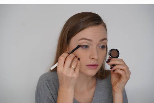 стрелка для век тенями