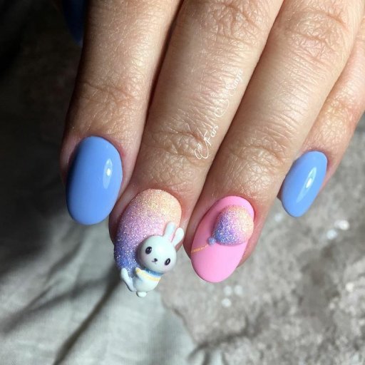 цветные блестки на ногтях