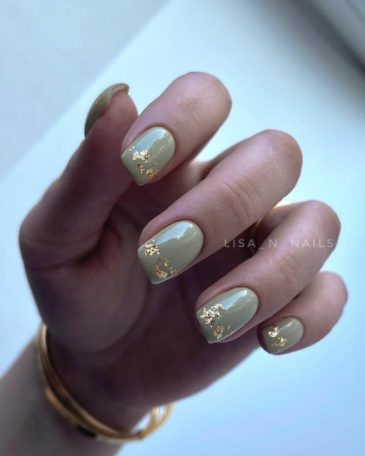 фисташковый маникюр