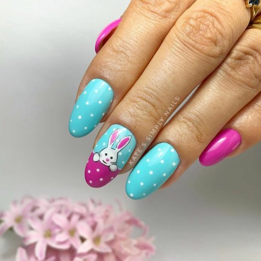 очень яркий маникюр