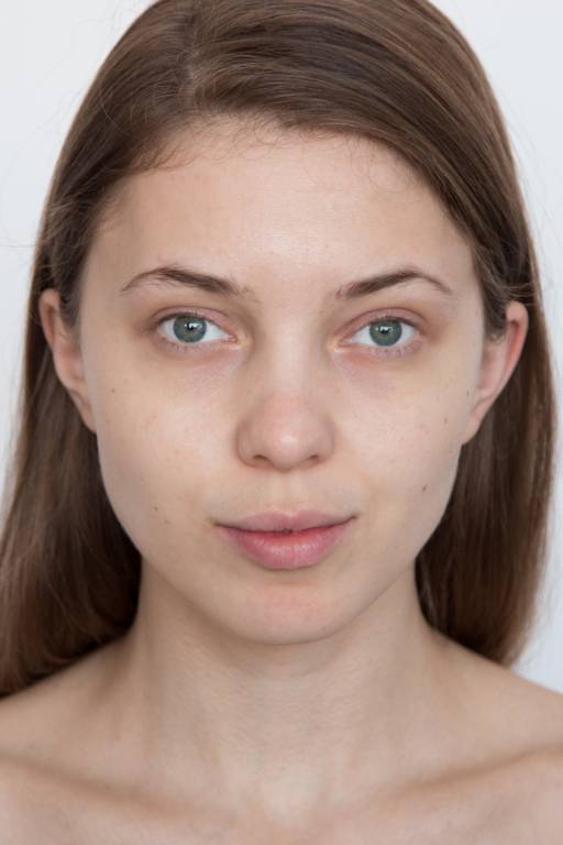 модель без макияжа